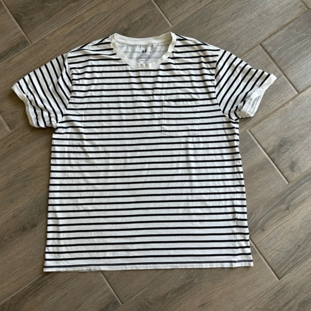 Men’s black and white H&M t-shirt